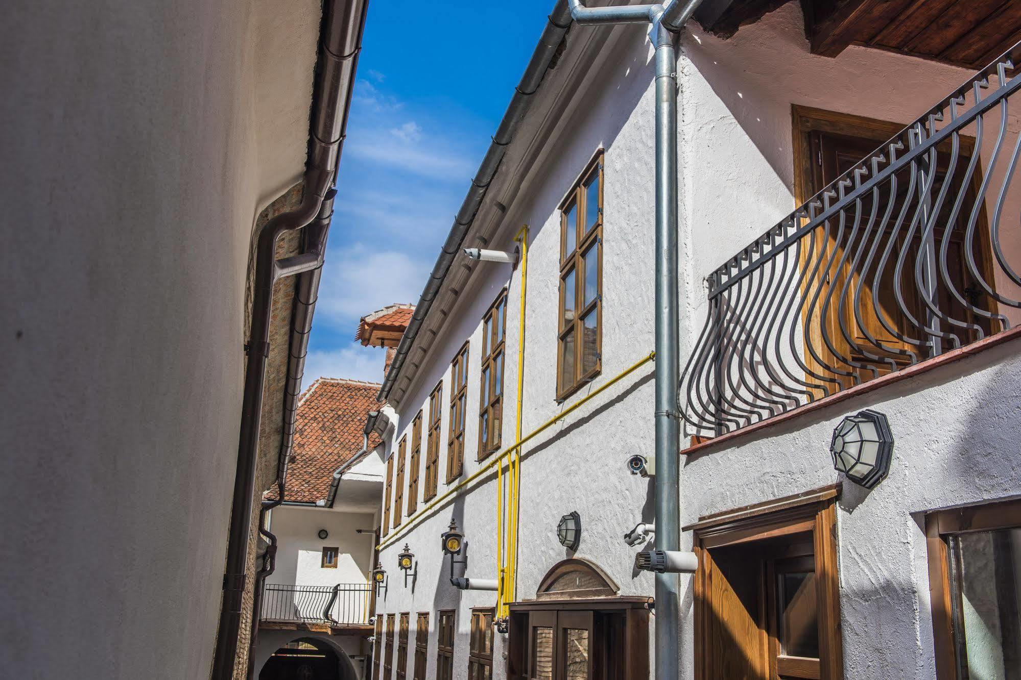 Casa Veche Aparthotel Brasov Ngoại thất bức ảnh