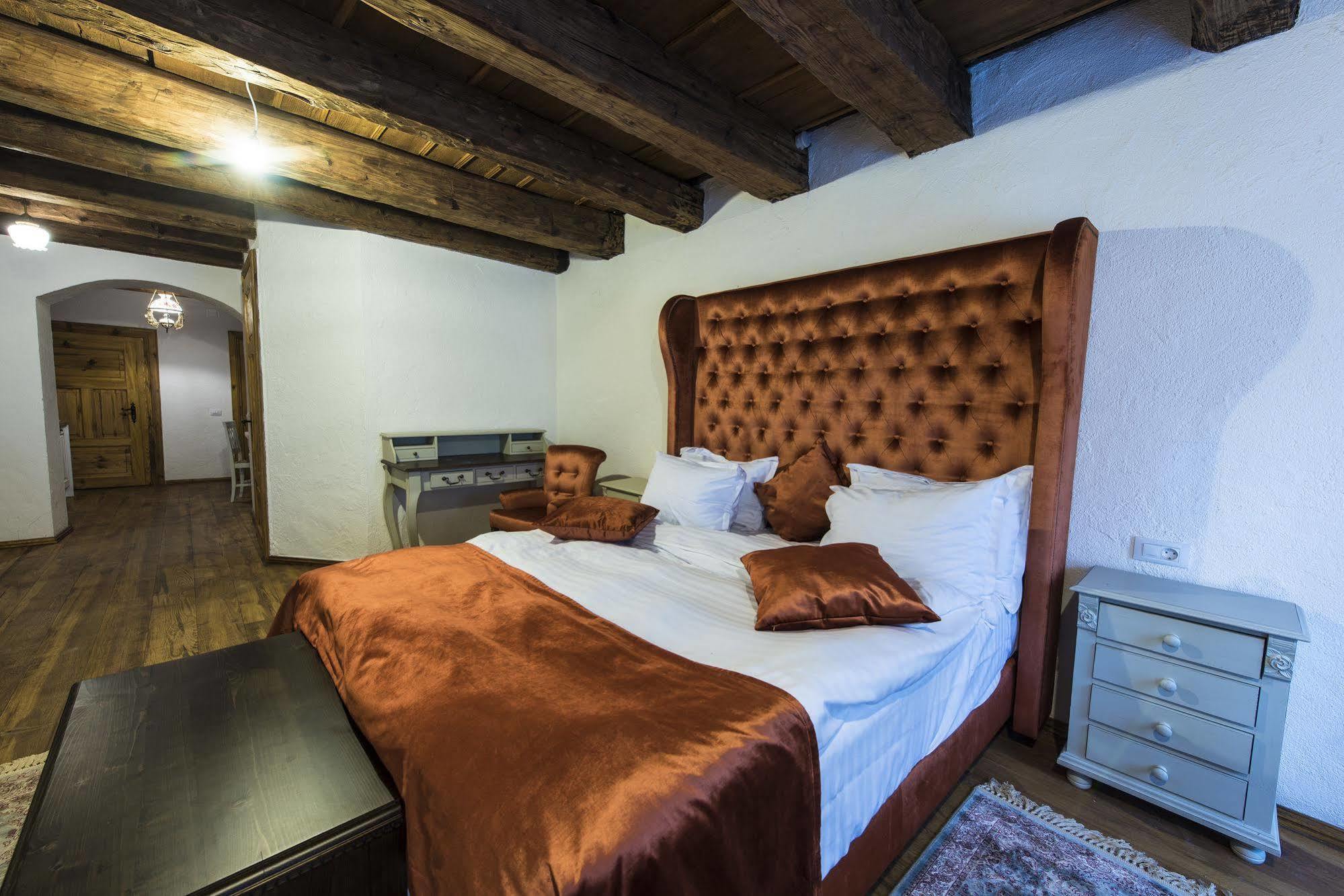 Casa Veche Aparthotel Brasov Ngoại thất bức ảnh